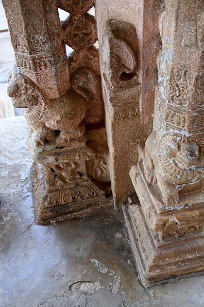 Gadaladeniya stone carvings