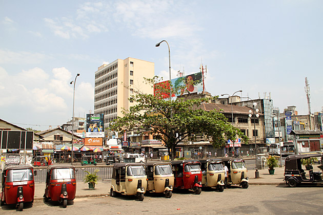 How to take a Tuk-Tuk in Sri Lanka